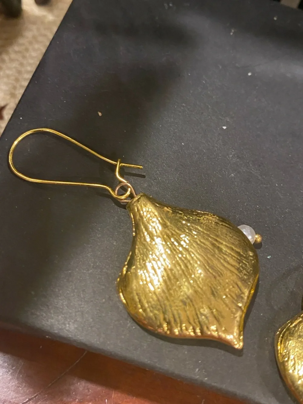 Gold Tone and Teal Leaf Pearl Drop Earrings - Unbranded - Picture 6 of 8